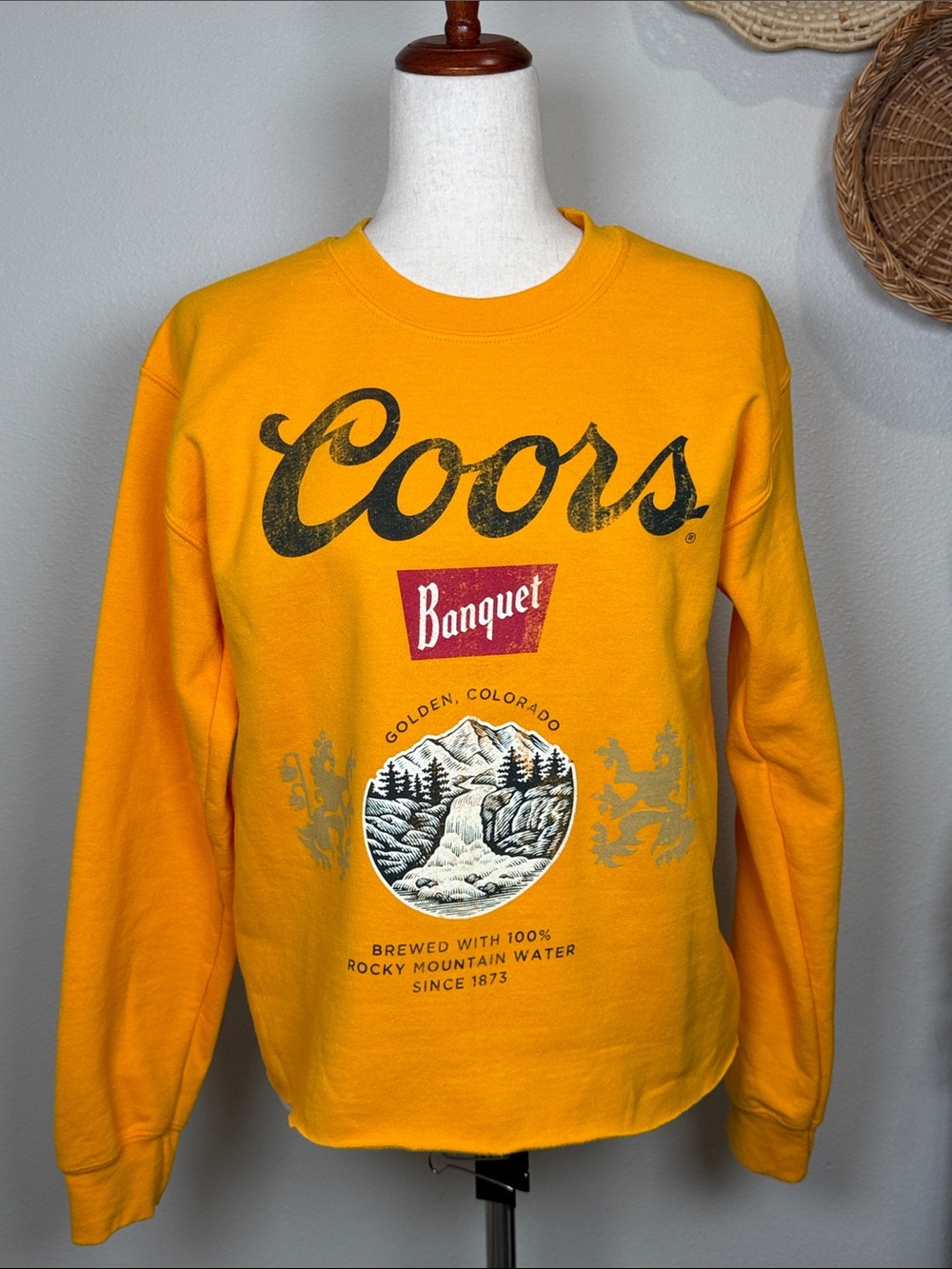 Women’s Coors Banquet Rodeo Colorado Yellow Red Crewneck Sweatshirt Size Small
